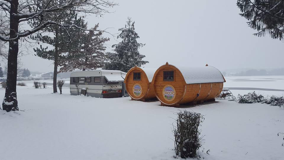Campingfass im Winter - Winterurlaub Camping