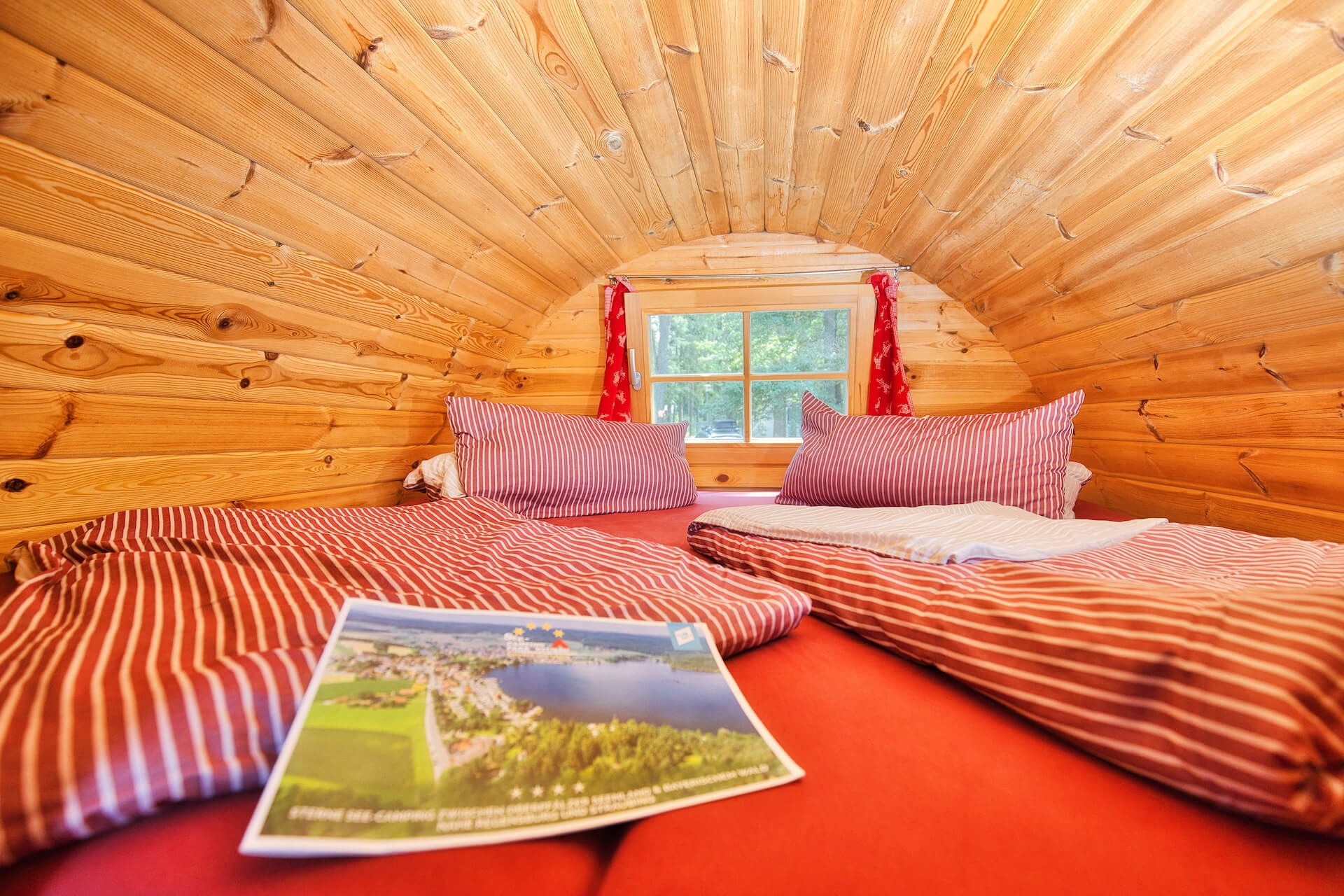 See-Campingpark Neubäu - Campingfass innen Bett